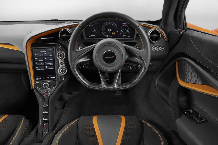 Панель приборов McLaren 720S Coupe 2017 года  (UK) (фото 2 из 45)